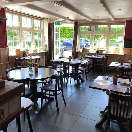 Hotel Cafe Restaurant Heineke 2*